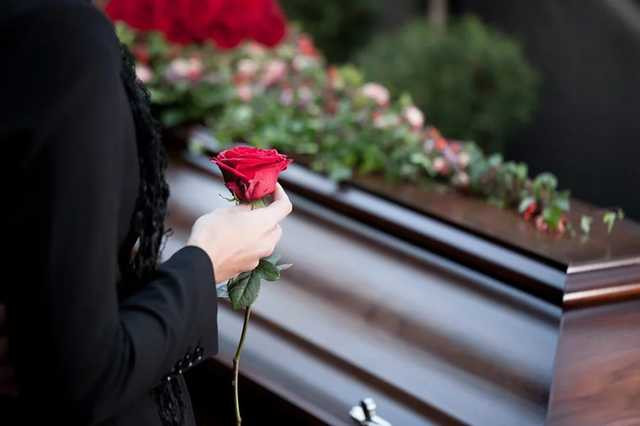 Похороны по-новому: как в моргах будут принимать и выдавать тела