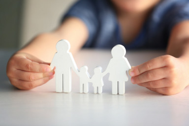 Оспаривание отцовства: Верховный Суд указал, к кому должна подать иск мать ребенка